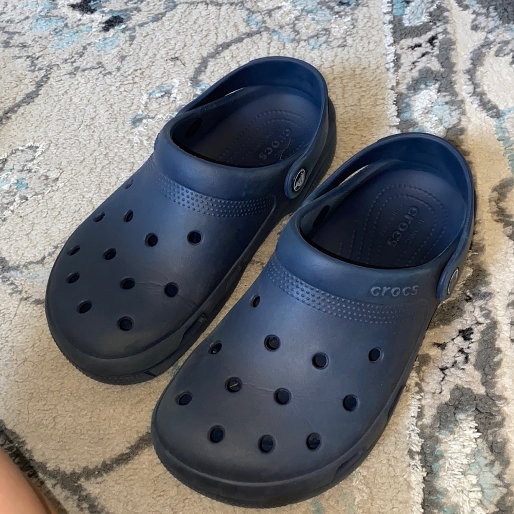 navy blue crocs